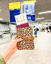 Cargar imagen en el visor de la galería, Portapasaporte Roma