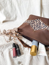 Cargar imagen en el visor de la galería, Cosmetiquero Verona café
