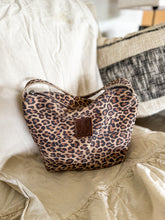 Cargar imagen en el visor de la galería, Cosmetiquero Verona Leopardo
